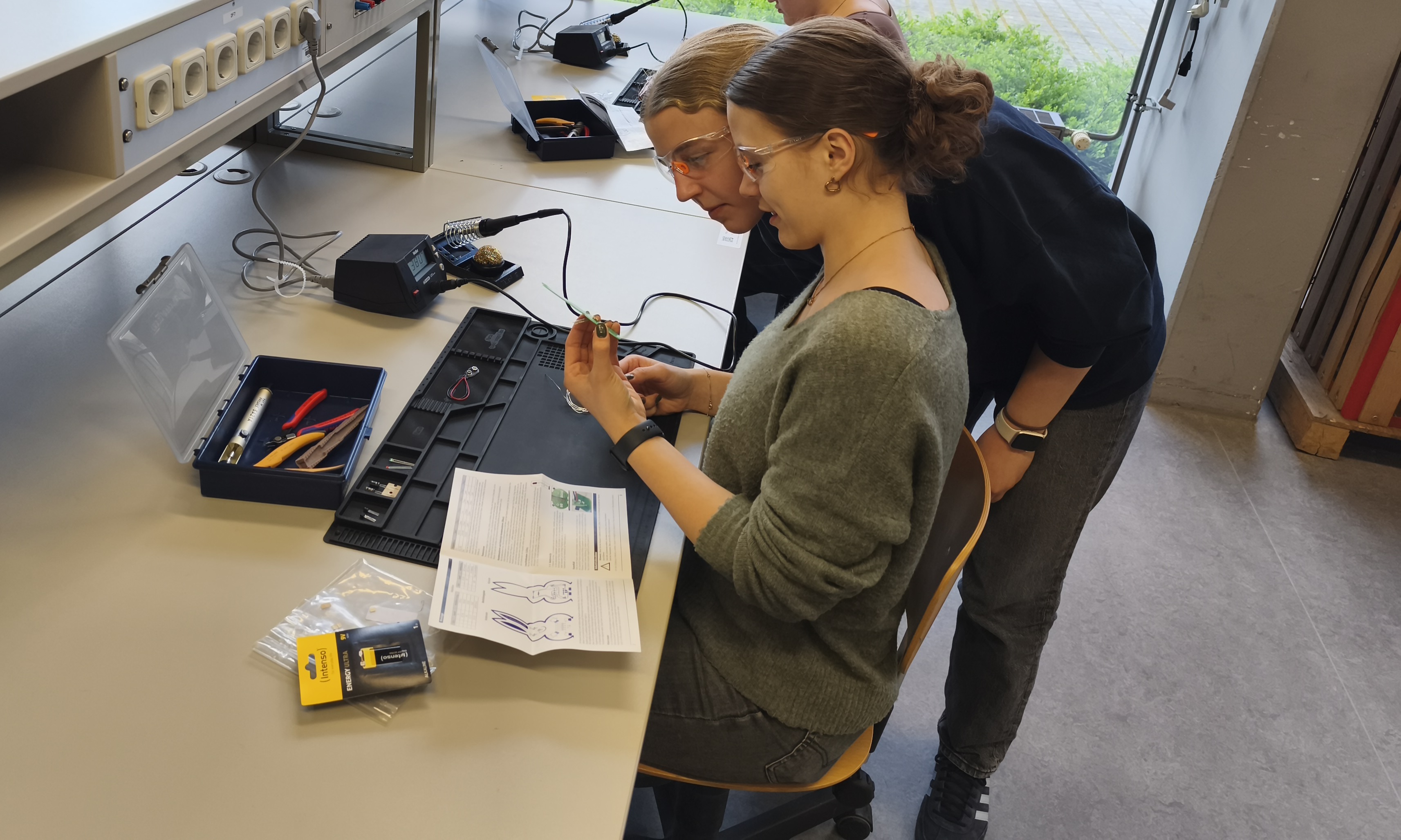 17745309385461842021784783688921